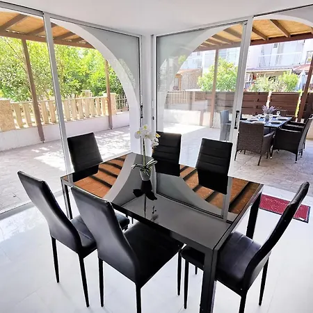 Beach And Pool With Deck, Outdoor Furniture And Stone Bbq Vilă *